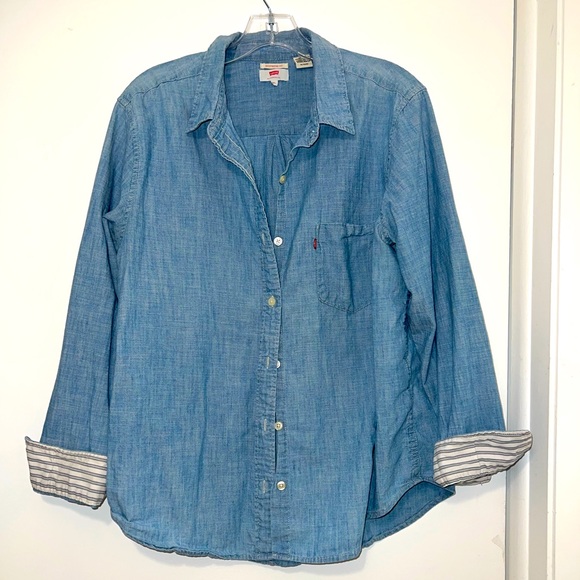 Levi's Tops - Levi’s Boyfriend Fit Blouse